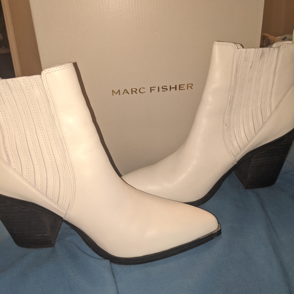 White boots / booties